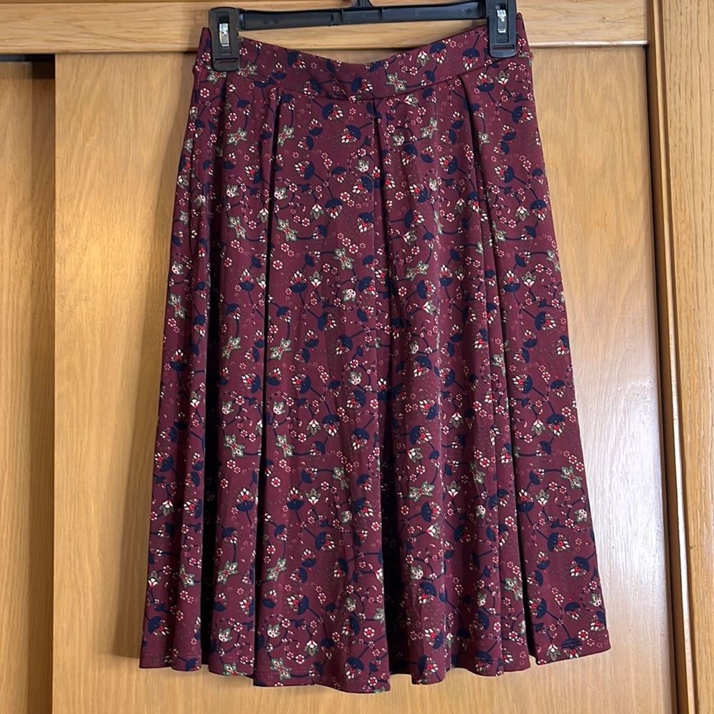 Lularoe burgundy skirt with a floral pattern, size small